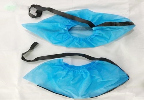 ถุงครอบเท้าคลีนรูม พลาสติกคลุมรองเท้าแบบหนา Non woven shoe cover with black ribbon strip bsc